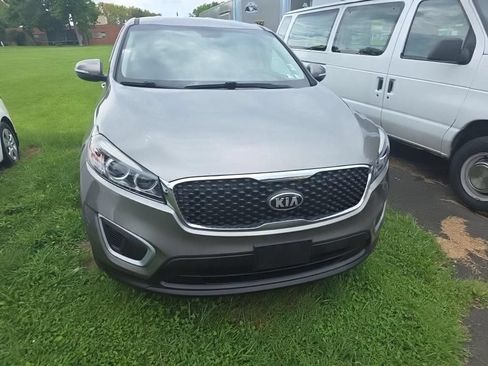 Used 2018 Kia Sorento L FWD image 2