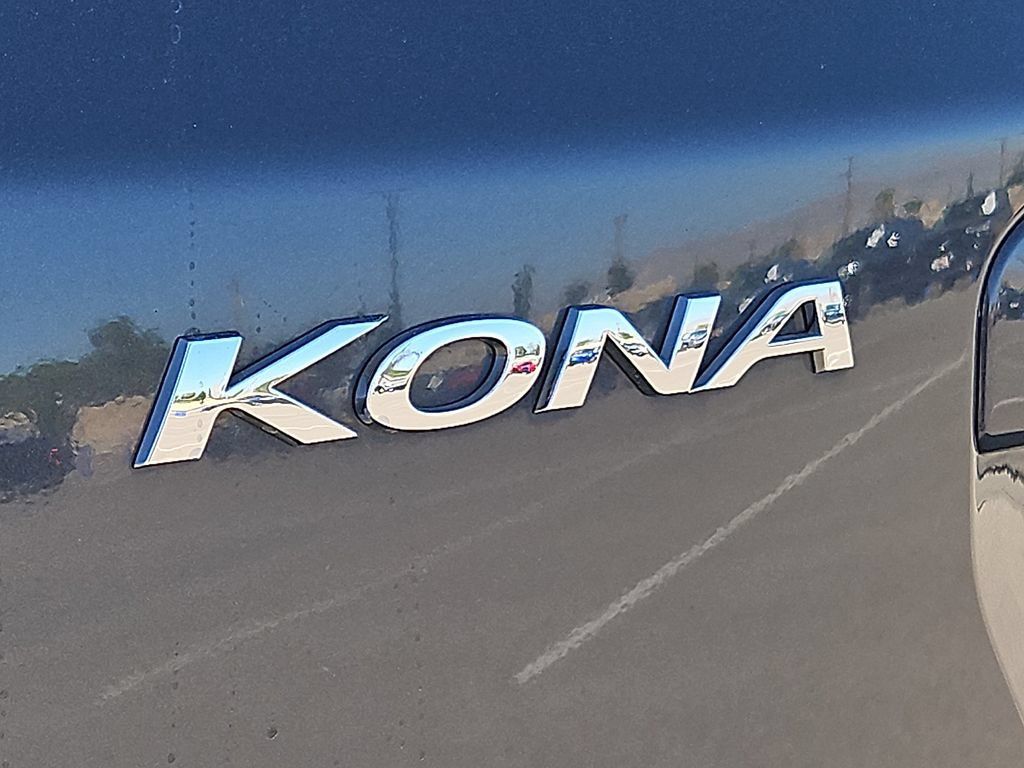 Used 2023 Hyundai Kona SEL w/ Cargo Package FWD image 11