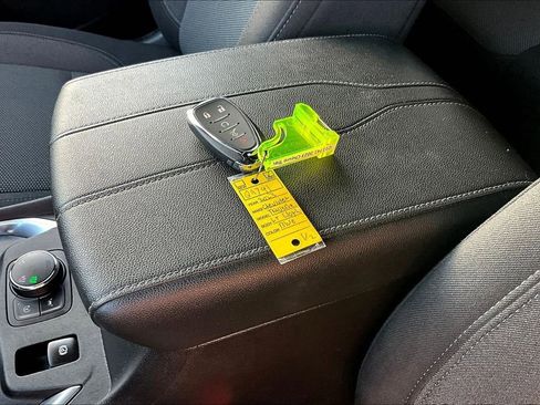 Used 2023 Chevrolet Traverse LT image 36