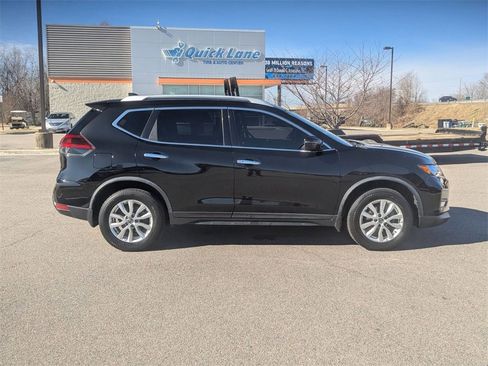 Used 2019 Nissan Rogue SV image 6