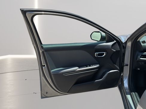 Used 2025 Kia K4 FWD image 11