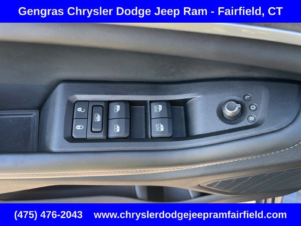 Used 2023 Jeep Grand Cherokee L Limited w/ Luxury Tech Group II AWD/4WD image 46