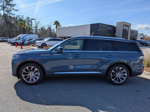 Certified 2025 Lincoln Aviator Reserve image 8