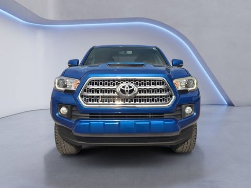Used 2017 Toyota Tacoma TRD Sport w/ Premium & Technology Package AWD/4WD image 9