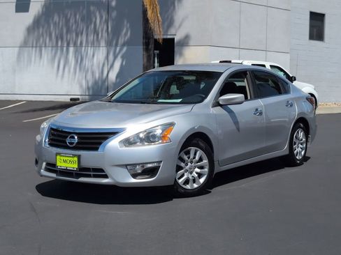 Used 2015 Nissan Altima 2.5 S w/ Power Driver Seat Package FWD image 1
