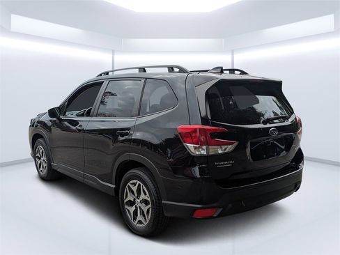 Used 2023 Subaru Forester Premium image 5