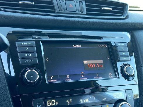 Used 2018 Nissan Rogue SV image 9