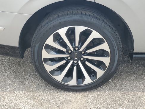 Certified 2024 Lincoln Navigator Reserve AWD/4WD image 7