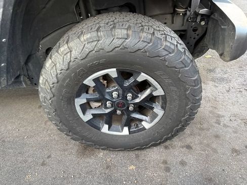 Used 2025 Jeep Wrangler Unlimited Rubicon AWD/4WD image 2