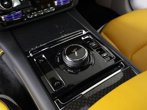 New 2025 Rolls-Royce Spectre Black Badge image 18