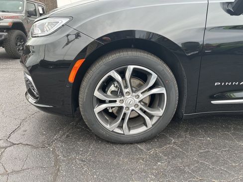 New 2026 Chrysler Pacifica Pinnacle image 3