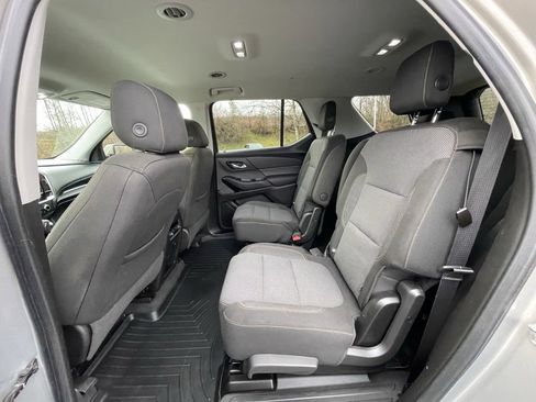 Used 2018 Chevrolet Traverse LT image 25