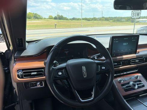 Used 2022 Lincoln Aviator Reserve w/ Equipment Group 201A AWD/4WD image 10
