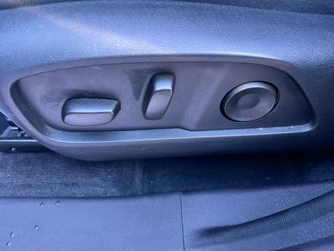 Used 2025 Chevrolet Equinox LT w/ Convenience Package II image 12