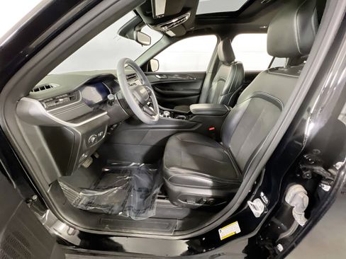 Used 2023 Jeep Grand Cherokee Altitude image 20