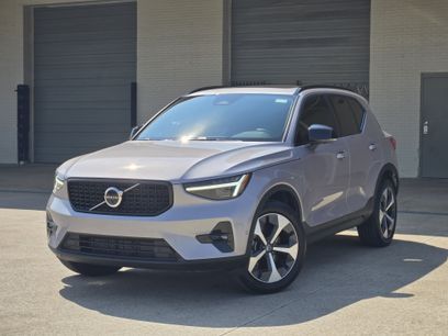 Used 2026 Volvo XC40 B5 Plus w/ Protection Package Premier