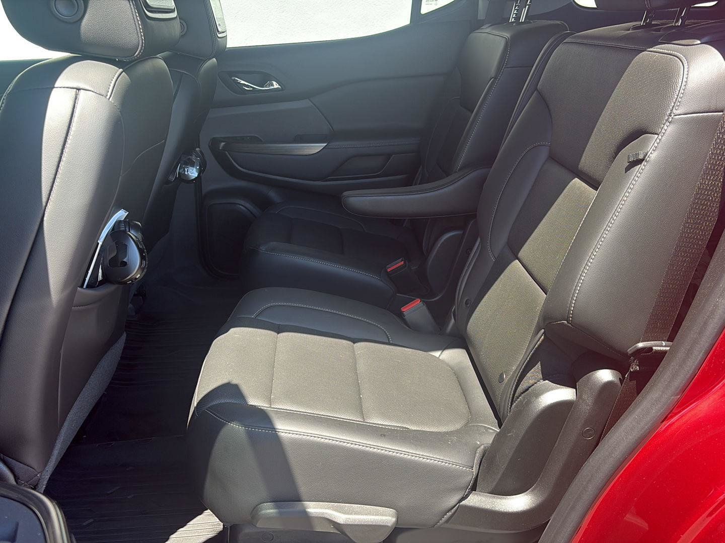 Used 2023 GMC Acadia SLT w/ Technology Package AWD/4WD image 31
