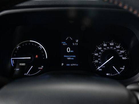 Used 2022 Toyota Sienna XSE image 36