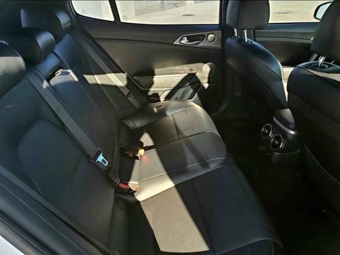 Used 2021 Kia Stinger GT1 RWD image 9