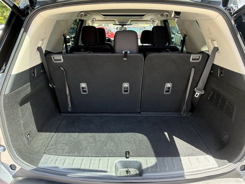 Certified 2025 Nissan Pathfinder SV w/ SV Premium Package FWD image 15