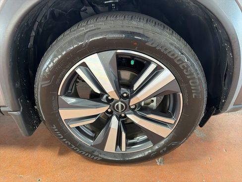 Used 2024 Nissan Rogue SL w/ SL Premium Package FWD image 10