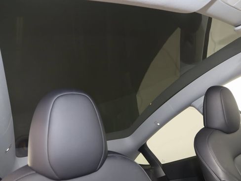 Used 2025 Tesla Model Y Long Range image 12