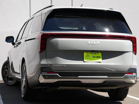 Used 2025 Kia Carnival SX FWD image 6