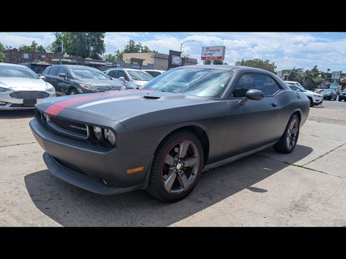 Used 2014 Dodge Challenger SXT RWD image 1
