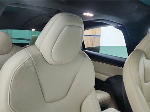 Used 2024 Tesla Model X image 21