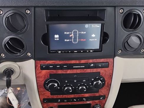 Used 2006 Jeep Commander Limited w/ Trailer Tow Group IV image 12