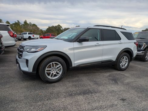 New 2026 Ford Explorer Active RWD image 8