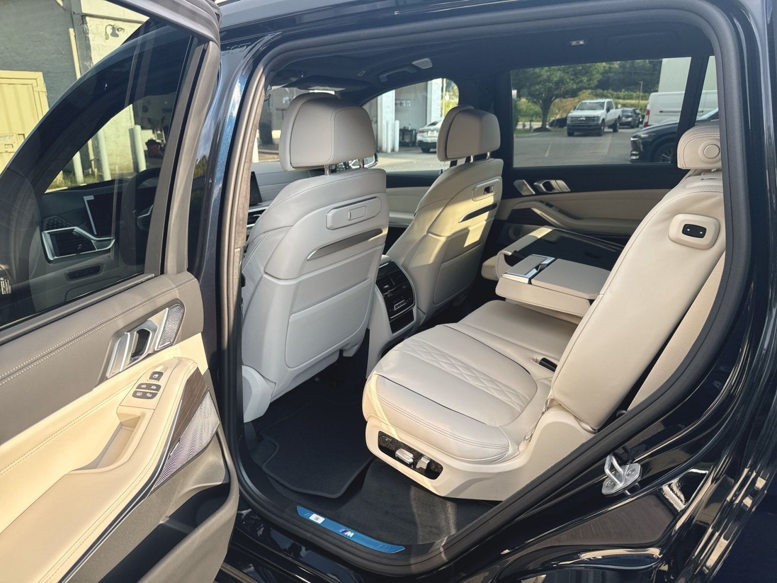 New 2027 BMW X7 xDrive40i w/ Executive Package AWD/4WD image 25