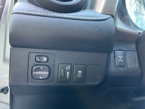 Used 2013 Toyota RAV4 XLE image 9