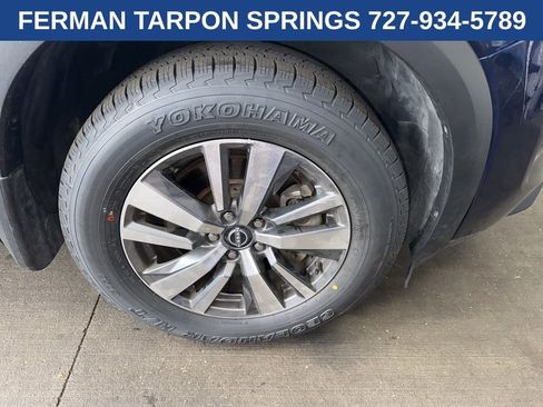 Used 2024 Nissan Pathfinder SL image 2