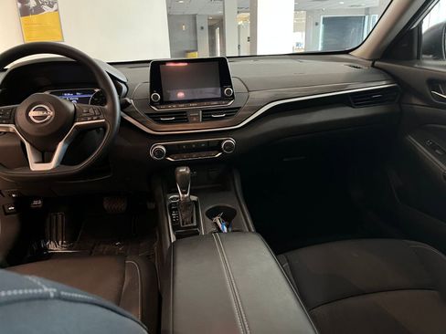 Used 2025 Nissan Altima 2.5 SV FWD image 34