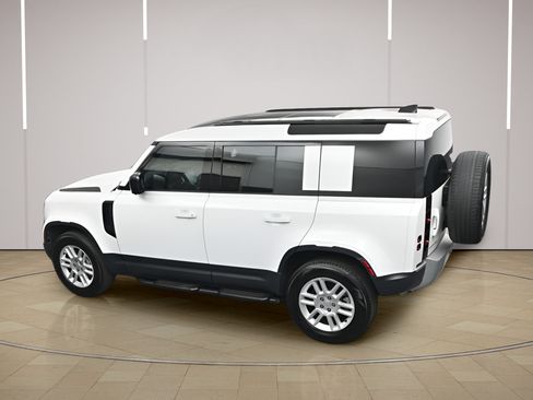 Used 2025 Land Rover Defender 110 S AWD/4WD image 33