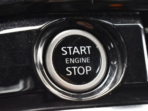 Used 2024 Nissan Pathfinder SV image 28