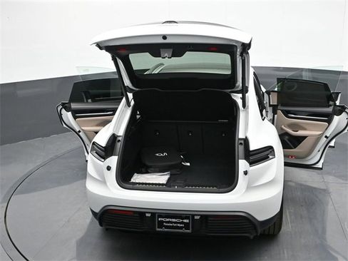 Used 2025 Porsche Macan Electric image 31