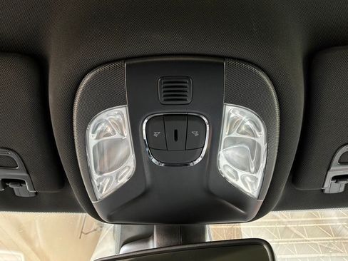 Used 2025 Jeep Compass Limited AWD/4WD image 17