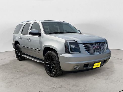 Used 2010 GMC Yukon Denali AWD/4WD image 5