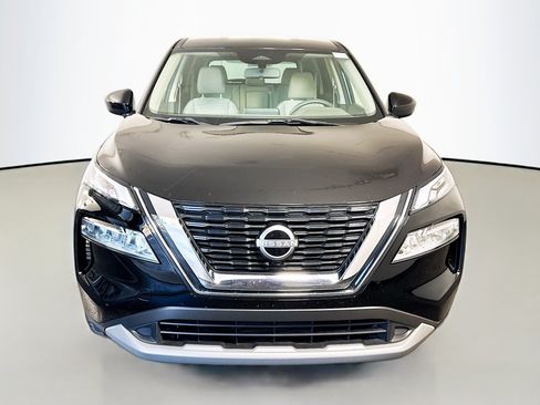 Used 2023 Nissan Rogue SV image 2