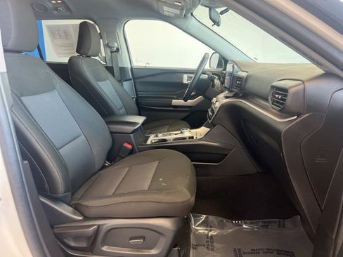 Used 2023 Ford Explorer XLT image 11
