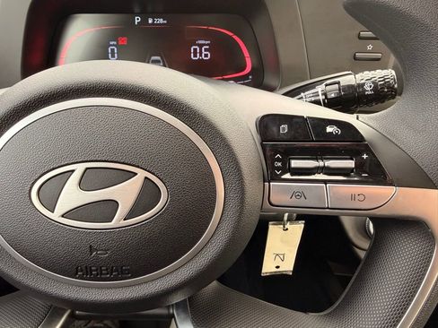 Used 2025 Hyundai Elantra SE FWD image 16