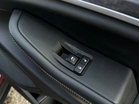 Used 2023 Jeep Grand Cherokee Limited w/ Luxury Tech Group II image 15