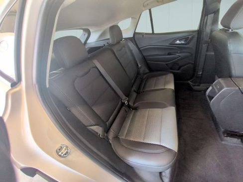 Used 2025 Chevrolet Trax LT FWD image 28