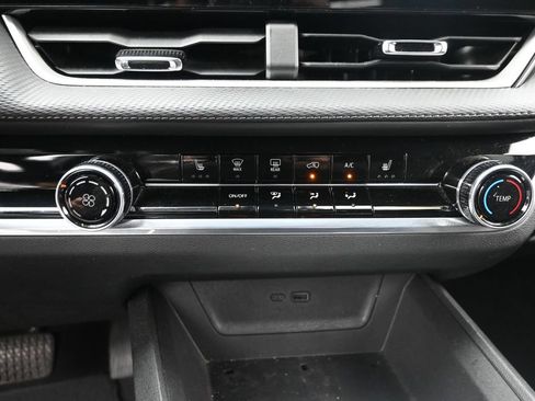 Used 2025 Chevrolet Equinox LT w/ Safety and Technology Package FWD image 20