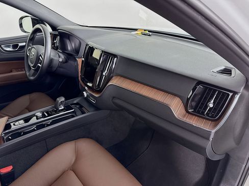 Used 2025 Volvo XC60 B5 Plus image 29