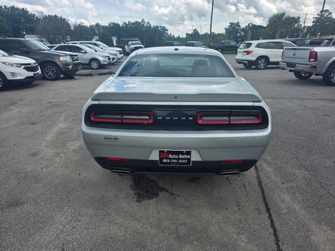 Used 2019 Dodge Challenger SXT RWD image 3