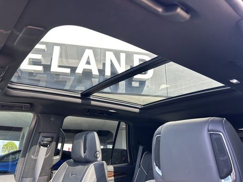 Certified 2024 Cadillac Escalade Premium Luxury image 22