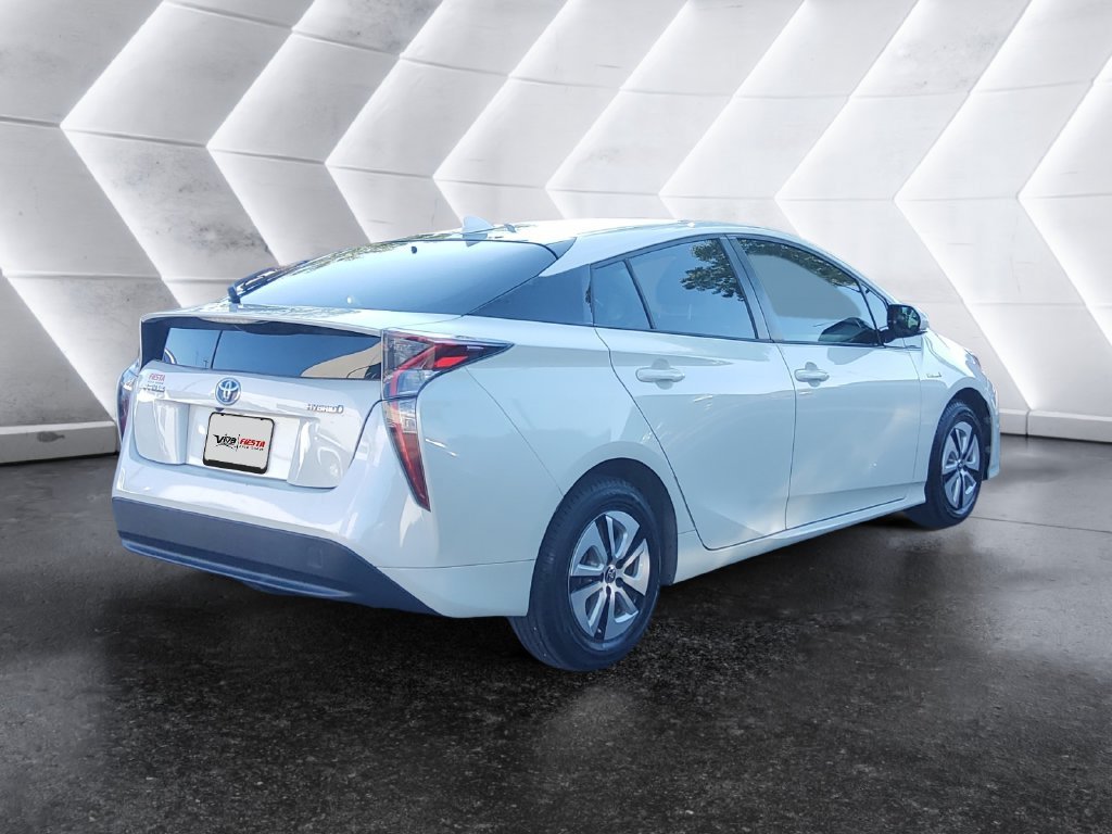 Used 2016 Toyota Prius Four FWD image 4